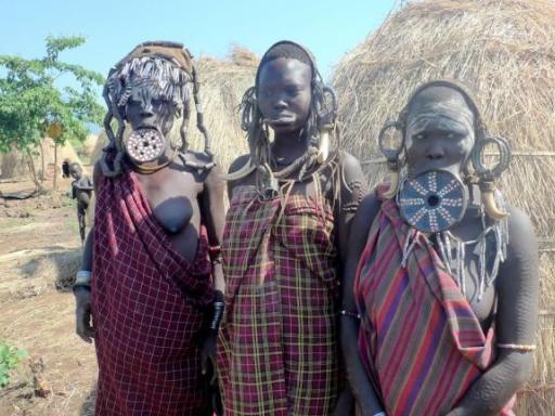 Ethiopia: Các bộ tộc nguyên thủy mất bản sắc vì du lịch